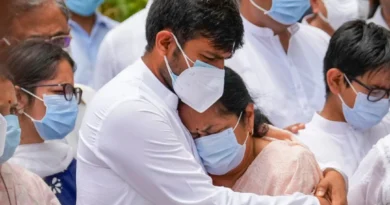 Anjali Rupani crying at Vijay Rupani funeral