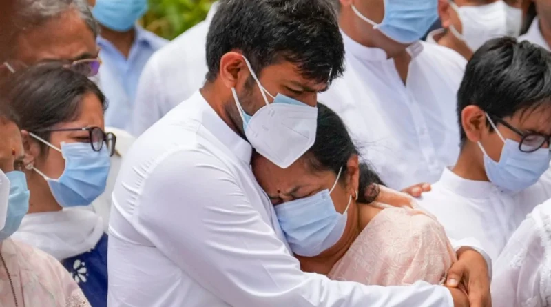 Anjali Rupani crying at Vijay Rupani funeral